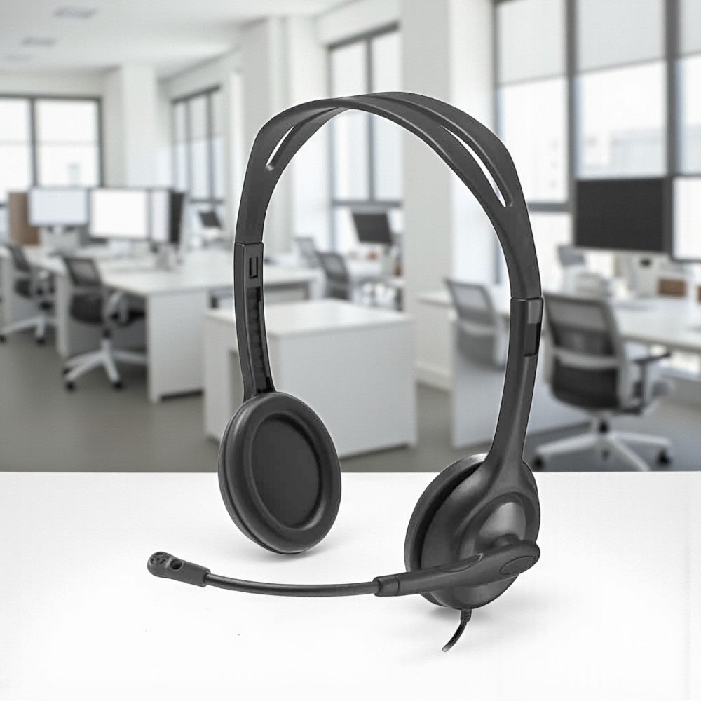 Diadema Logitech H111 con micrófono boom giratorio 3.5mm ligera para clases virtuales y videollamadas