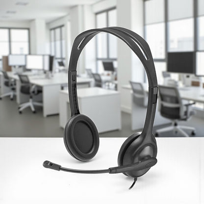 Diadema Logitech H111 con micrófono boom giratorio 3.5mm ligera para clases virtuales y videollamadas