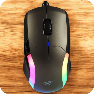 mouse gamer Havit alambrico sobre escritorio de madera
